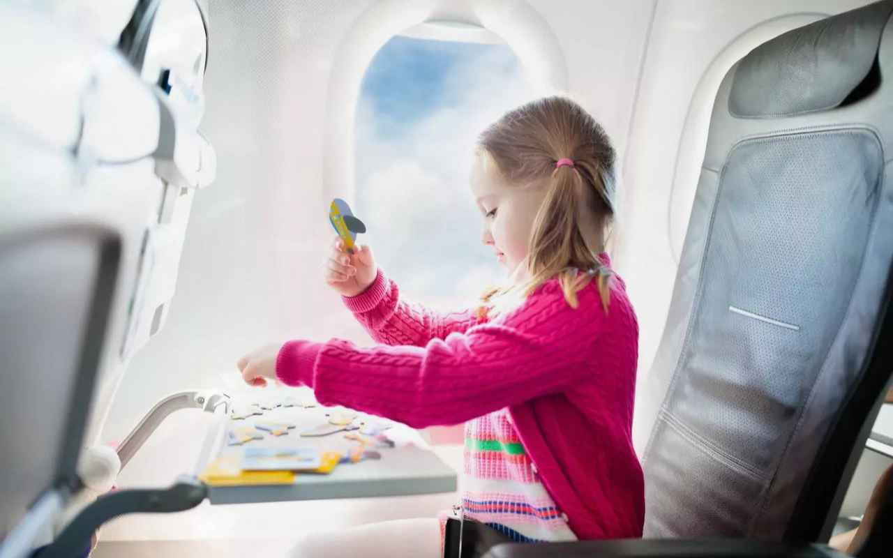 Pode levar brinquedos no avião